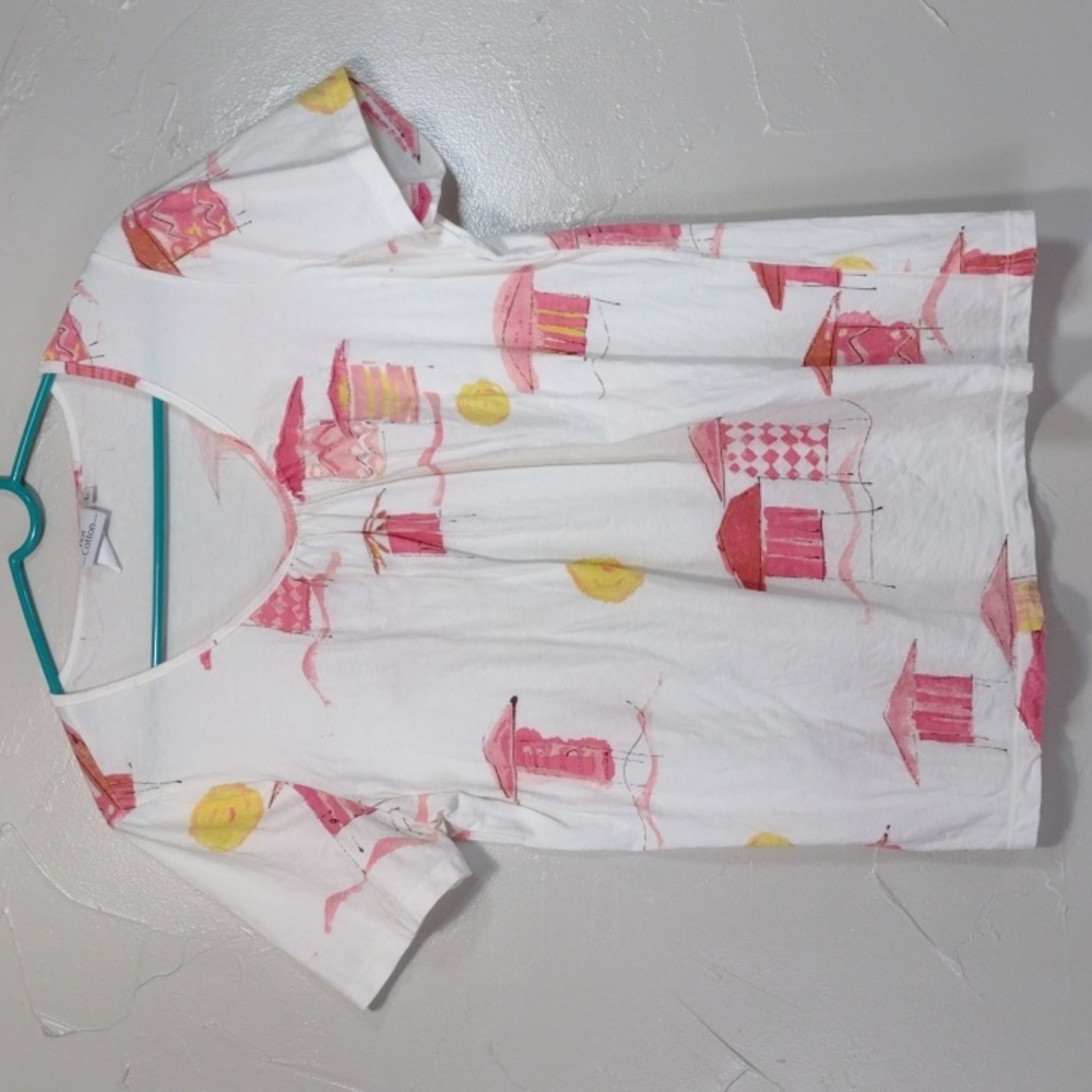 Hot Cotton White Scoop Neck Tee with Pink Huts Women's Large